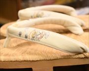 表付き相日光に風神雷神刺?花緒　前壷