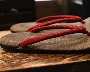 直付け南部烏表雪駄に蜻蛉柄印伝丸花緒　花緒