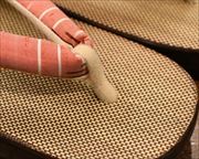 シコロ相右近に琉球絣花緒　前壷