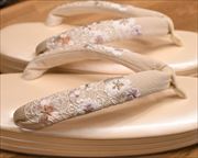 ３分３枚本革草履に花柄刺繍花緒　花緒