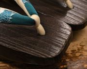 焼き相小町に龍柄刺繍花緒　前壷