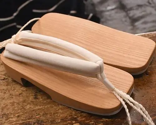白木大右近に白色会津木綿花緒