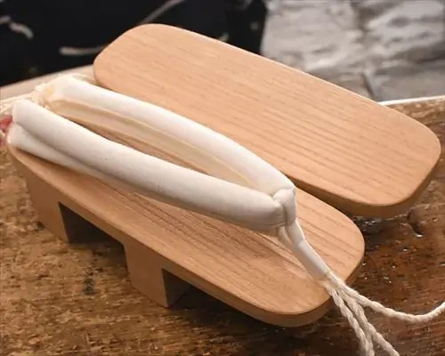 白木芳町に白色会津木綿花緒