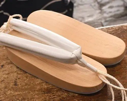 白木舟形に白色合皮花緒