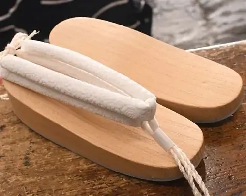 白木舟形に白色罠ビロード花緒