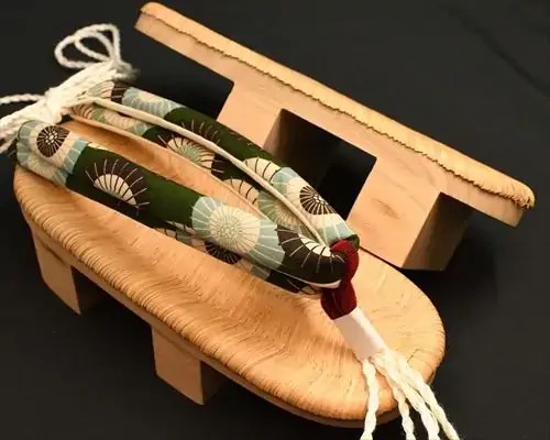 相日光・茶竹に蛇の目傘柄花緒