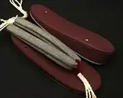 帆布草履(あずき)に亀田縞花緒・赤ツボ