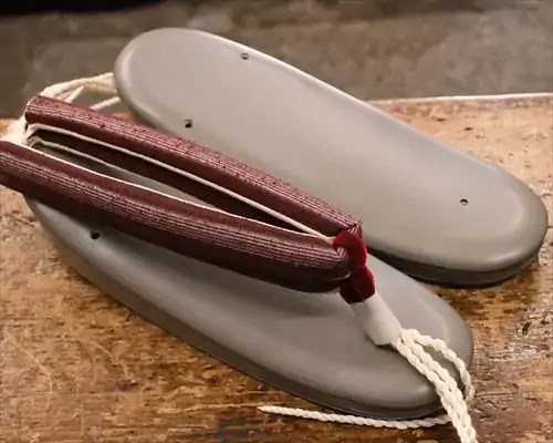 艶消し草履・グレーに結城紬花緒
