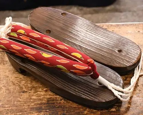 焼き相右近にとうがらし柄花緒