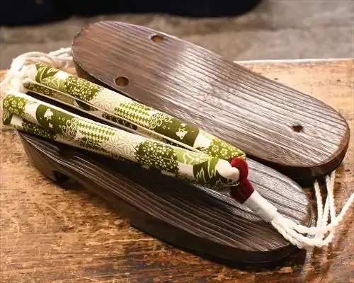 焼き相右近に寄せ柄花緒
