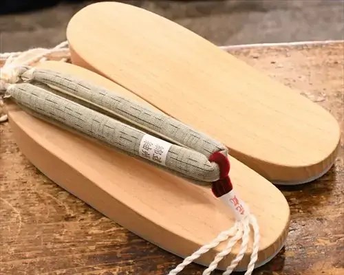 白木舟形に遠州綿紬花緒