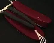 帆布草履（臙脂）に亀田縞花緒・赤ツボ