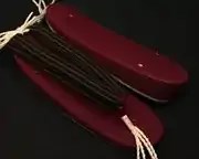 帆布草履（臙脂）に亀田縞花緒・赤ツボ