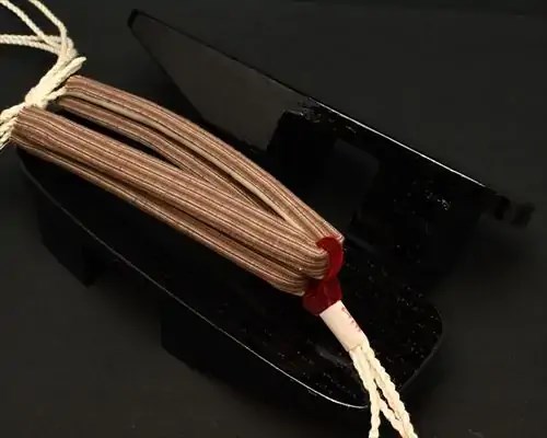 相千両・黒捌きに遠州綿紬・縞花緒