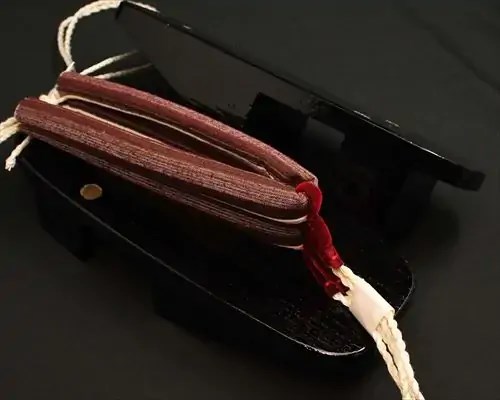 相千両・黒捌きに縞柄結城紬花緒