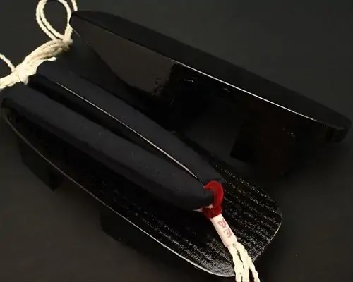 相千両・黒捌きに会津木綿花緒・赤ツボ