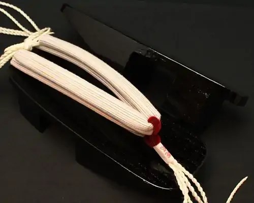 相千両・黒捌きに遠州綿紬・なないろ花緒