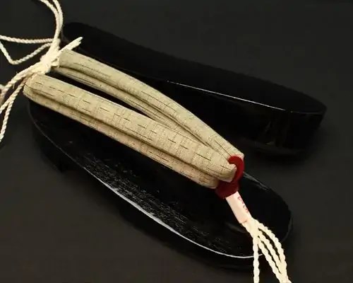 相右近・黒捌きに遠州綿紬・とぎれ縞花緒