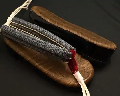 相右近・横黒烏に縞柄結城紬花緒