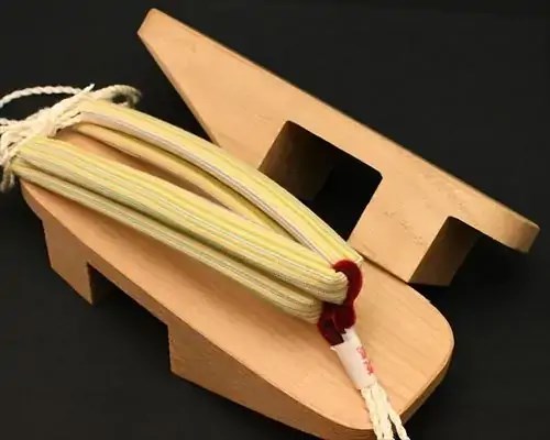 相千両・白木に遠州綿紬・縞花緒