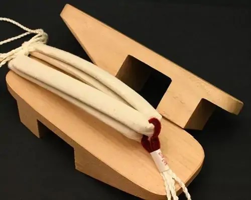 相千両・白木に遠州綿紬・無地花緒