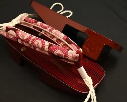相千両・糸春雨に蛇の目傘柄花緒