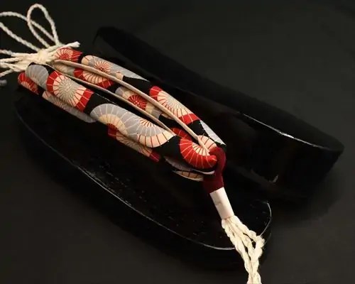 舟形・黒捌きに蛇の目傘柄花緒