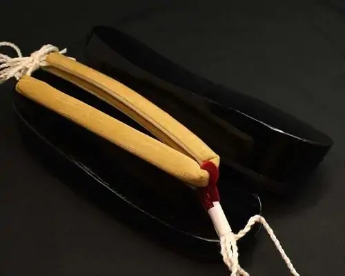舟形・黒捌きに会津木綿花緒・赤ツボ