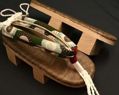 相日光・烏に蛇の目傘柄花緒