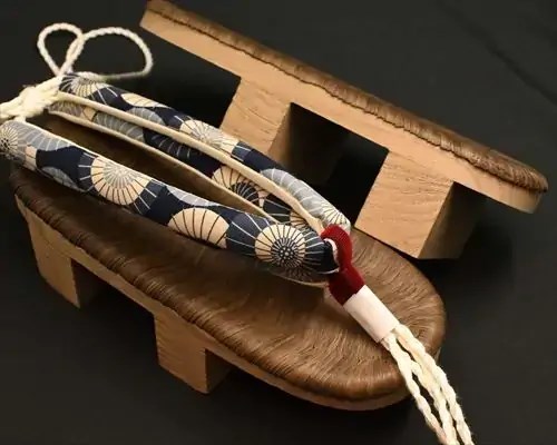 相日光・烏に蛇の目傘柄花緒
