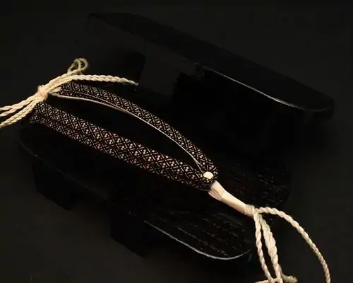 大角・黒捌きに瓢箪柄印伝花緒