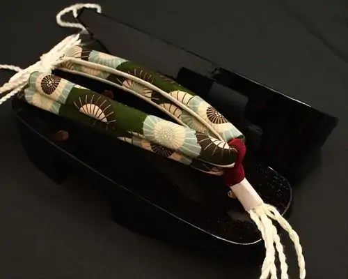 相小町・黒捌きに蛇の目傘柄花緒