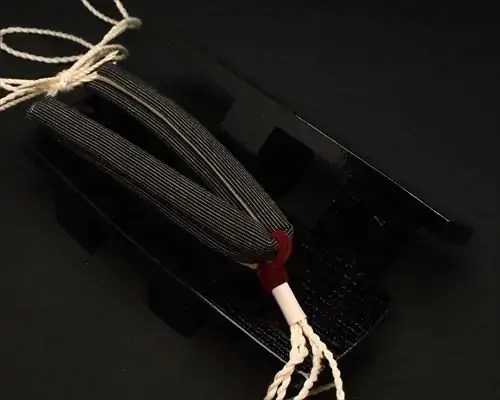 相三味・黒捌きに亀田縞花緒・赤ツボ