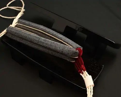 相三味・黒捌きに縞柄結城紬花緒