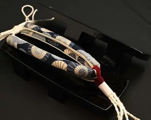 相三味・黒捌きに蛇の目傘柄花緒