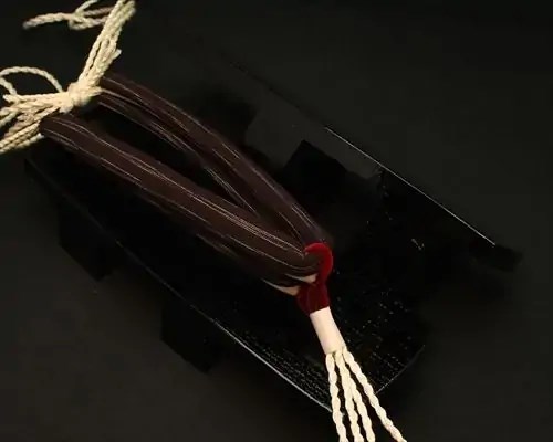 相三味・黒捌きに亀田縞花緒・赤ツボ