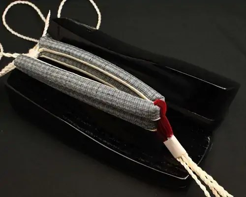 三味舟形・黒捌きに網代柄結城紬花緒