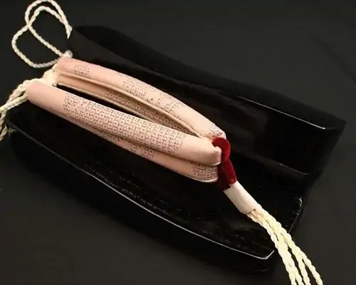 三味舟形・黒捌きに亀甲結城紬花緒
