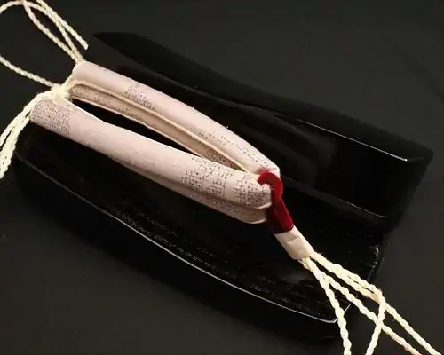三味舟形・黒捌きに亀甲結城紬花緒