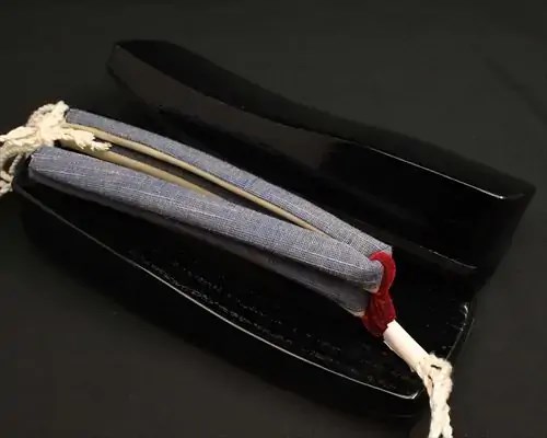 三味舟形・黒捌きに会津木綿花緒・赤ツボ