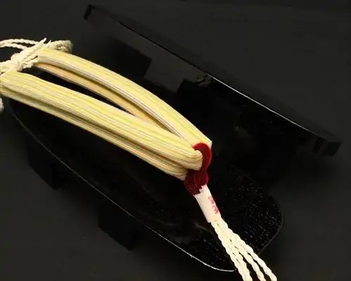 芳町・黒捌きに遠州綿紬・縞花緒