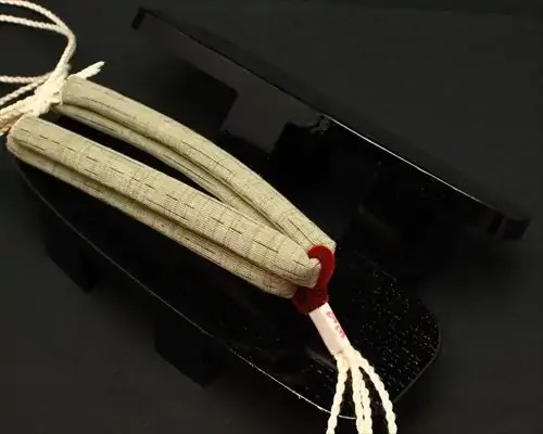 芳町・黒捌きに遠州綿紬・とぎれ縞花緒