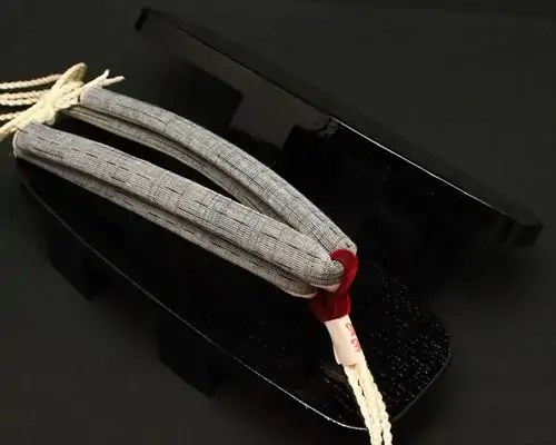 芳町・黒捌きに遠州綿紬・とぎれ縞花緒