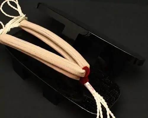芳町・黒捌きに遠州綿紬・なないろ花緒