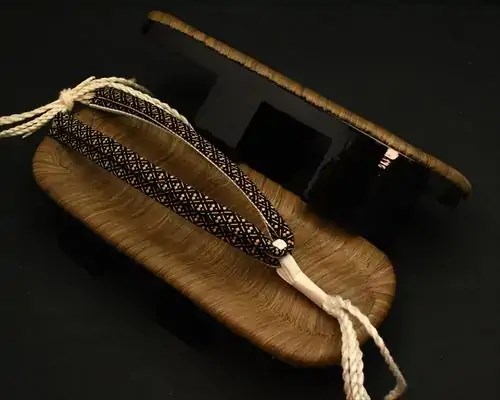大日光・横黒烏に瓢箪柄印伝花緒