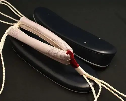 艶消し一枚芯合皮草履に亀甲結城紬花緒