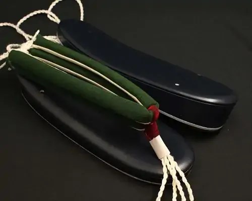 艶消し一枚芯合皮草履に会津木綿花緒・赤ツボ