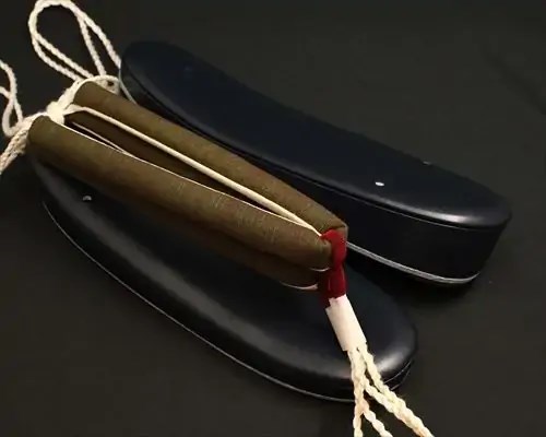 艶消し一枚芯合皮草履に会津木綿花緒・赤ツボ
