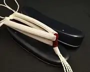 艶消し草履・濃紺に縞柄結城紬花緒
