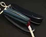 艶消し草履・濃紺に会津木綿花緒・赤ツボ
